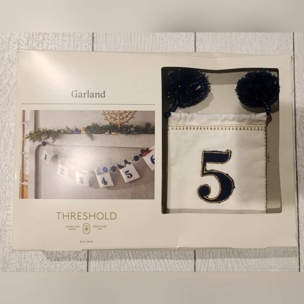 Threshold Garland with Blue and White Details